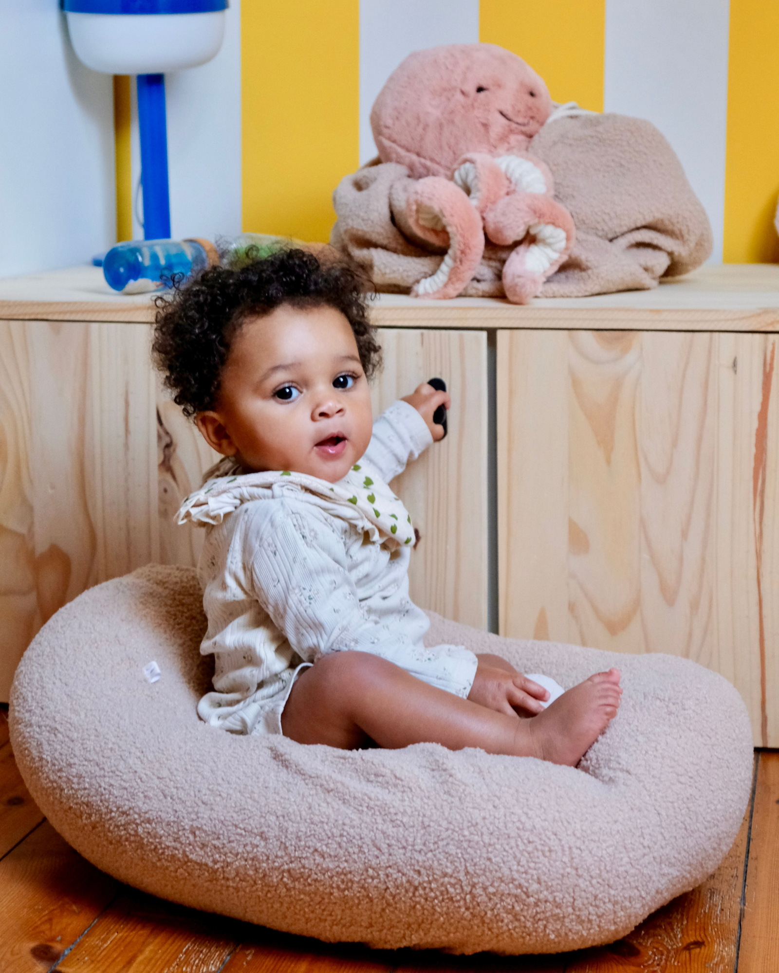 2-in-1 Nursing Pillow Cover and Storage Bag – Soft Adaptable Feeding Pillow for Baby, Portable and Machine Washable 0