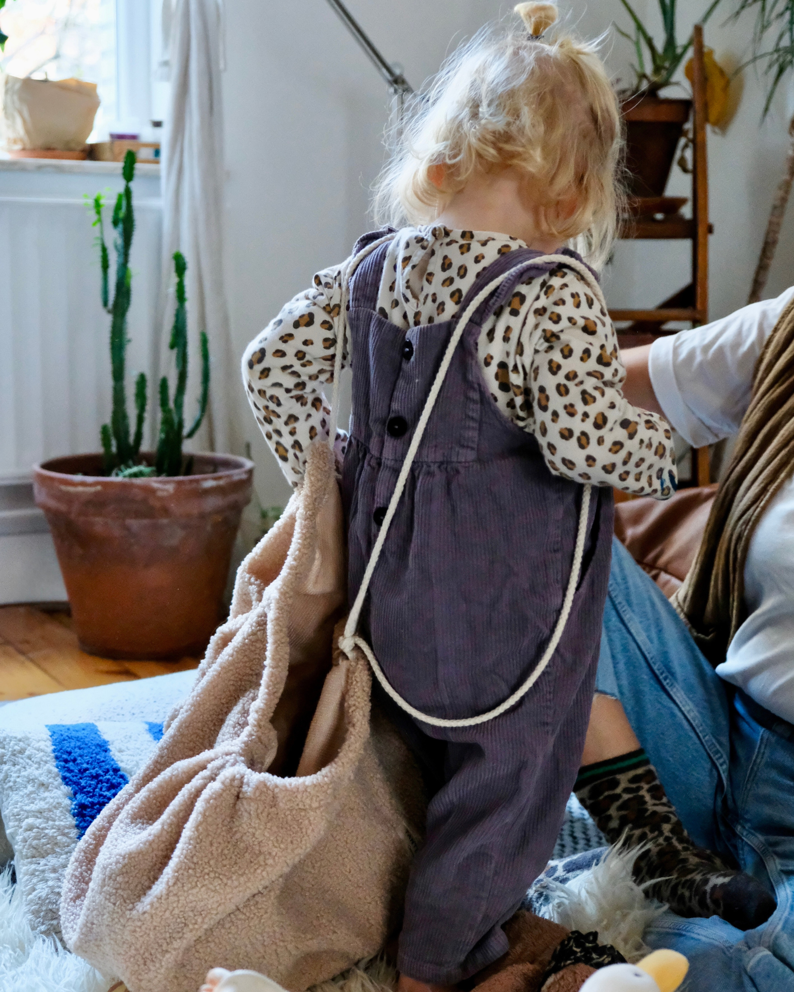 2-in-1 Nursing Pillow Cover and Storage Bag – Soft Adaptable Feeding Pillow for Baby, Portable and Machine Washable 2