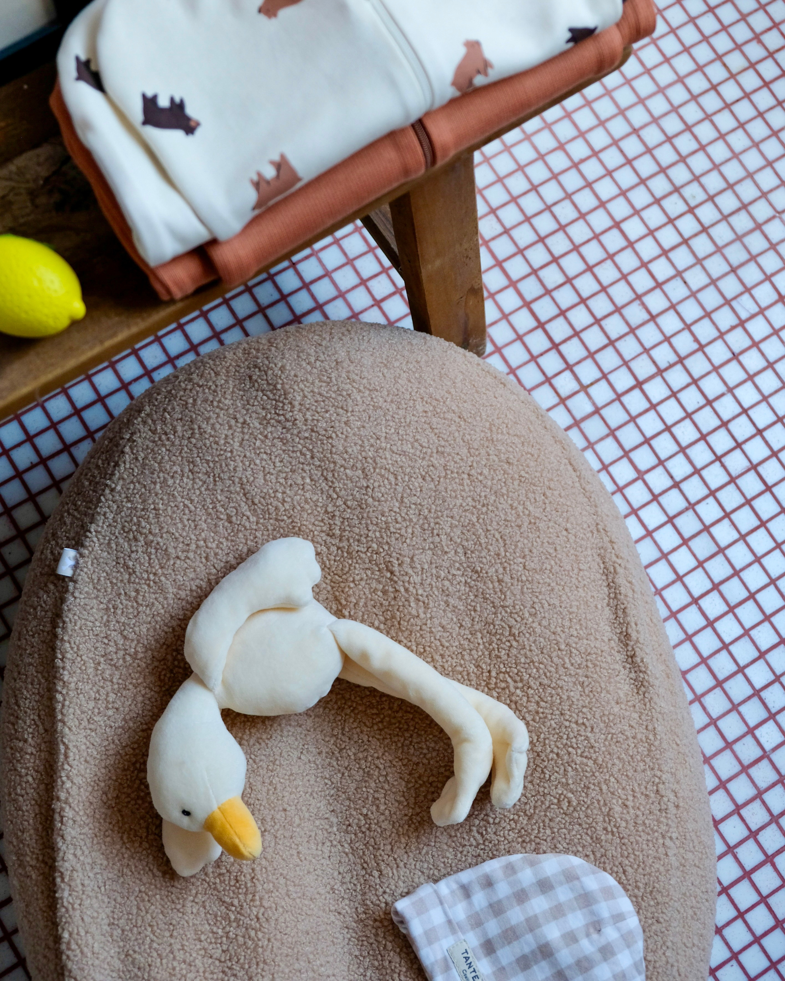 2-in-1 Nursing Pillow Cover and Storage Bag – Soft Adaptable Feeding Pillow for Baby, Portable and Machine Washable 3