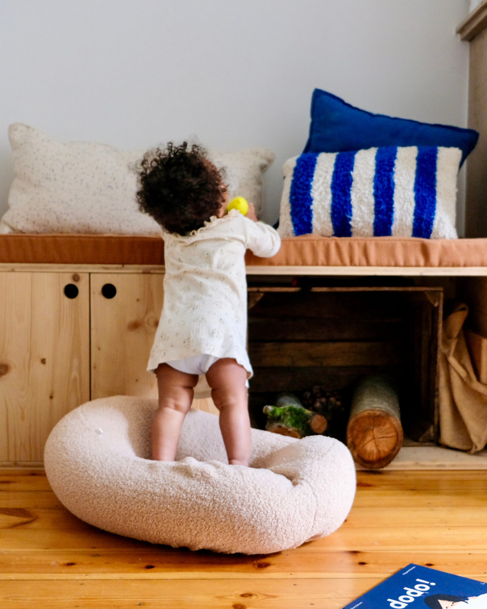 2-in-1 Nursing Pillow Cover and Storage Bag – Soft Adaptable Feeding Pillow for Baby, Portable and Machine Washable 7