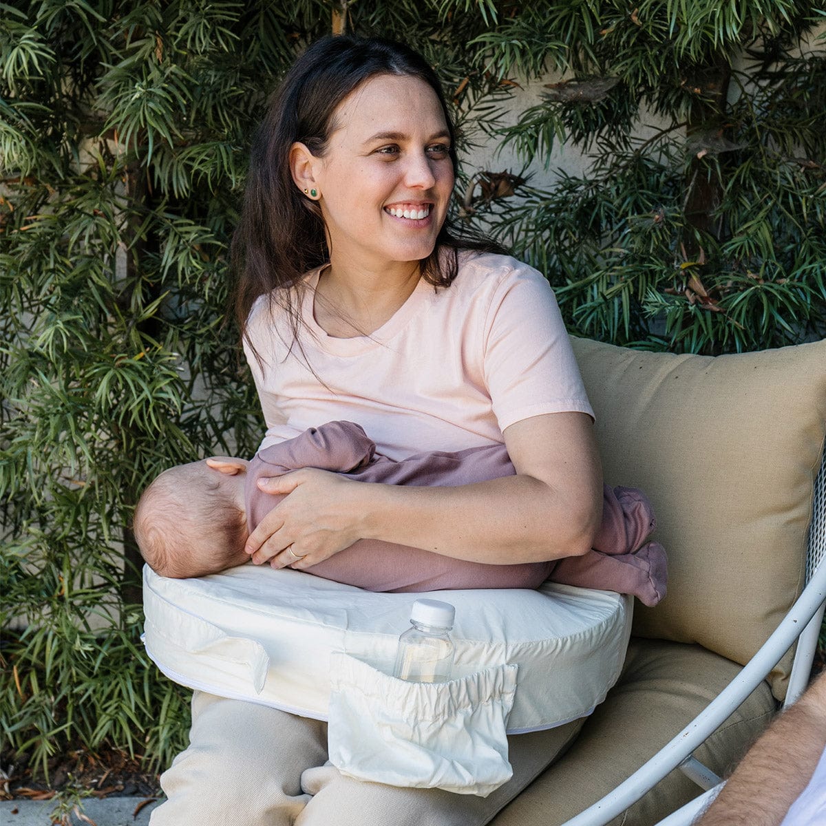 Organic Nursing Pillow with Adjustable Straps and Back Support for Comfortable Breastfeeding – Best Feeding Pillow for Moms 3